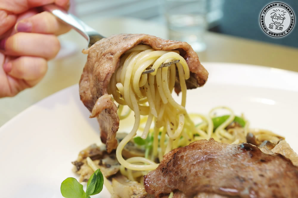 3黑松露醬頂級牛肉片義大利麵2.jpg