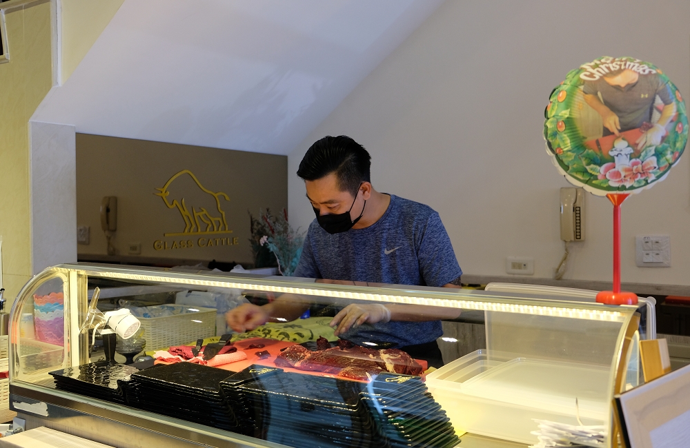 [台南]安平 玻璃牛溫體牛豬肉火鍋 玻璃花般的溫體牛肉 店家嚴選一般火鍋店吃不到的純手工火鍋料