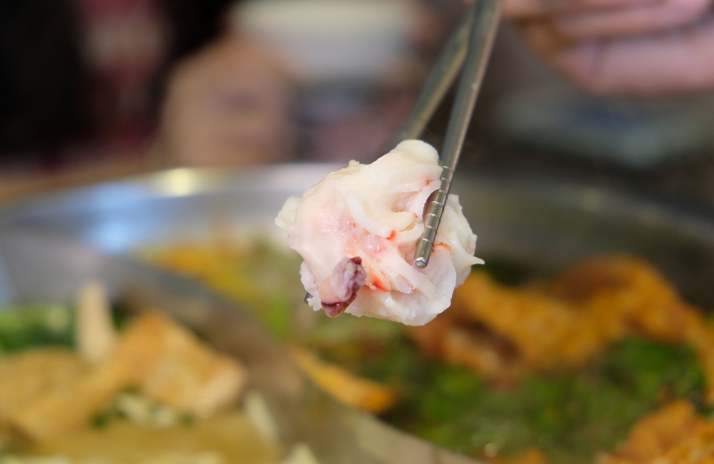 [台南]安平 玻璃牛溫體牛豬肉火鍋 玻璃花般的溫體牛肉 店家嚴選一般火鍋店吃不到的純手工火鍋料