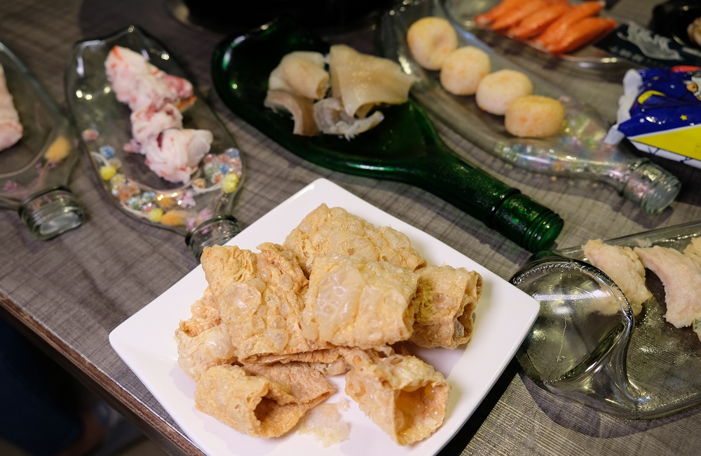 [台南]安平 玻璃牛溫體牛豬肉火鍋 玻璃花般的溫體牛肉 店家嚴選一般火鍋店吃不到的純手工火鍋料