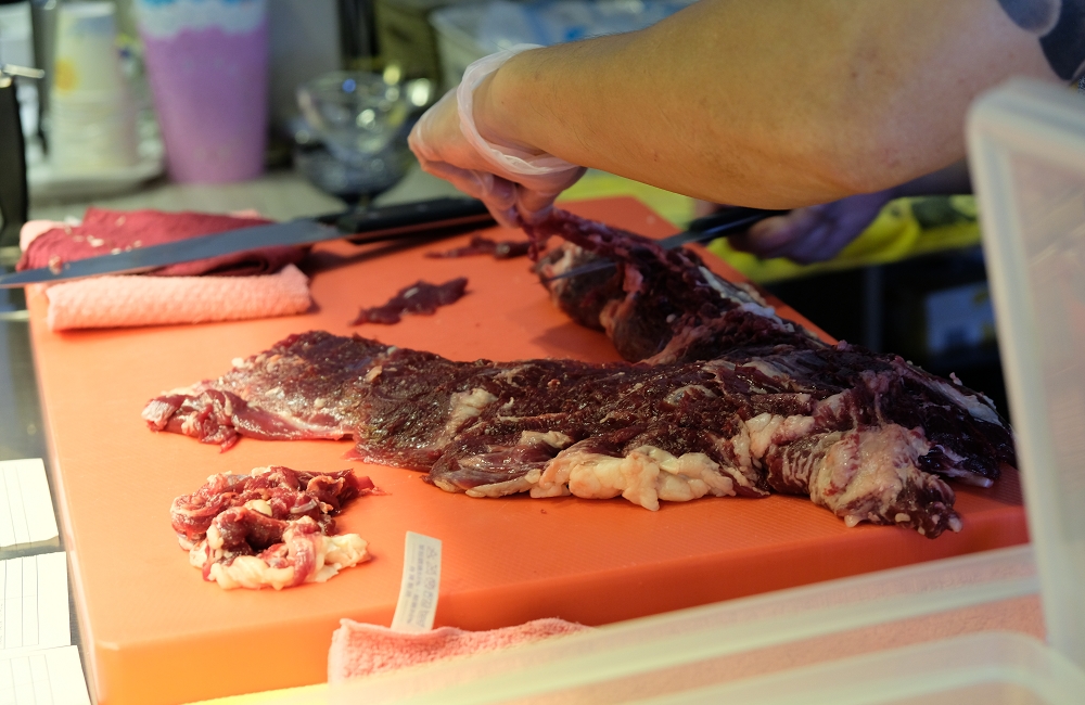 [台南]安平 玻璃牛溫體牛豬肉火鍋 玻璃花般的溫體牛肉 店家嚴選一般火鍋店吃不到的純手工火鍋料