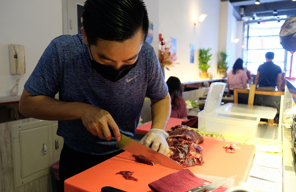 [台南]安平 玻璃牛溫體牛豬肉火鍋 玻璃花般的溫體牛肉 店家嚴選一般火鍋店吃不到的純手工火鍋料