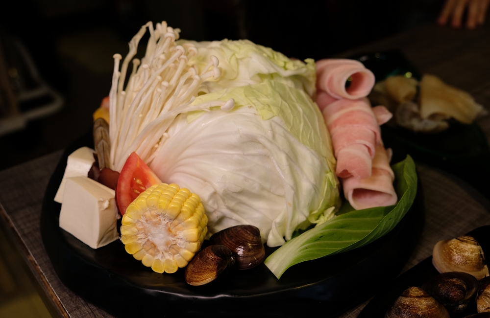 [台南]安平 玻璃牛溫體牛豬肉火鍋 玻璃花般的溫體牛肉 店家嚴選一般火鍋店吃不到的純手工火鍋料