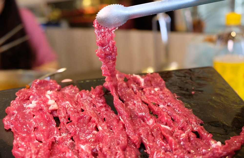 [台南]安平 玻璃牛溫體牛豬肉火鍋 玻璃花般的溫體牛肉 店家嚴選一般火鍋店吃不到的純手工火鍋料