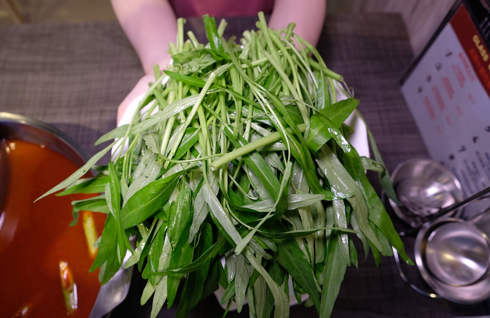 [台南]安平 玻璃牛溫體牛豬肉火鍋 玻璃花般的溫體牛肉 店家嚴選一般火鍋店吃不到的純手工火鍋料