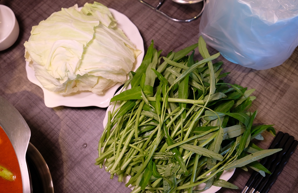 [台南]安平 玻璃牛溫體牛豬肉火鍋 玻璃花般的溫體牛肉 店家嚴選一般火鍋店吃不到的純手工火鍋料