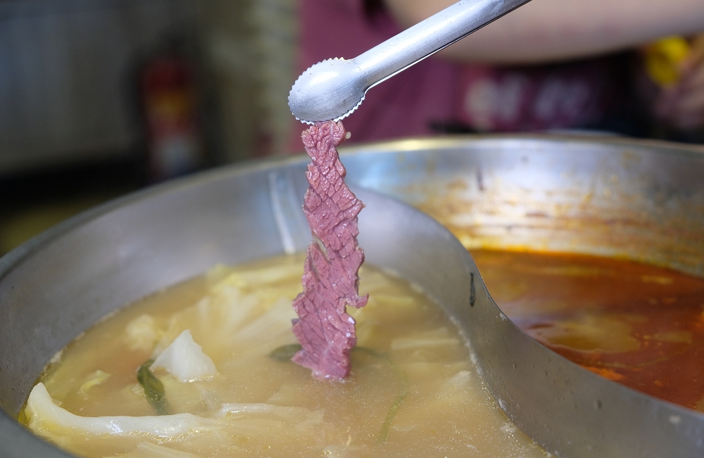 [台南]安平 玻璃牛溫體牛豬肉火鍋 玻璃花般的溫體牛肉 店家嚴選一般火鍋店吃不到的純手工火鍋料