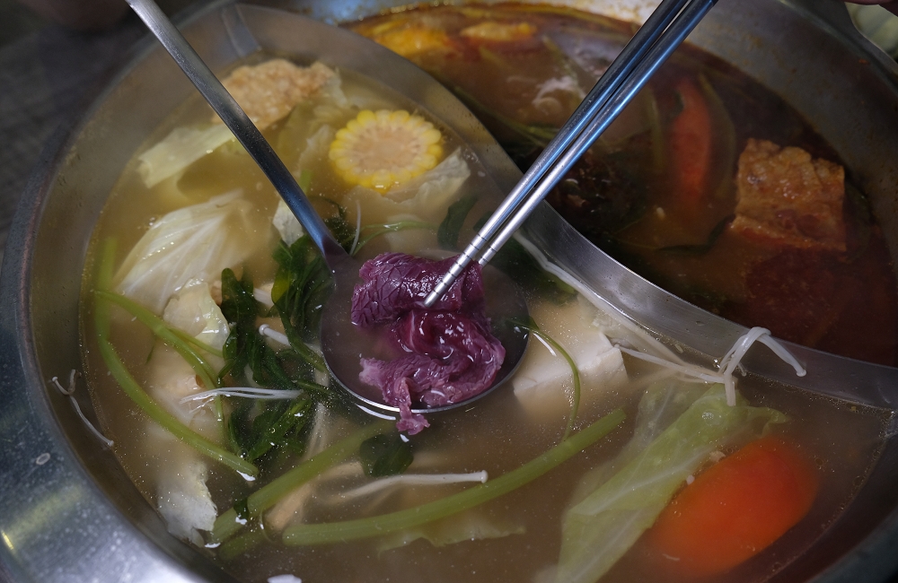 [台南]安平 玻璃牛溫體牛豬肉火鍋 玻璃花般的溫體牛肉 店家嚴選一般火鍋店吃不到的純手工火鍋料