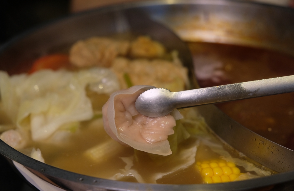 [台南]安平 玻璃牛溫體牛豬肉火鍋 玻璃花般的溫體牛肉 店家嚴選一般火鍋店吃不到的純手工火鍋料