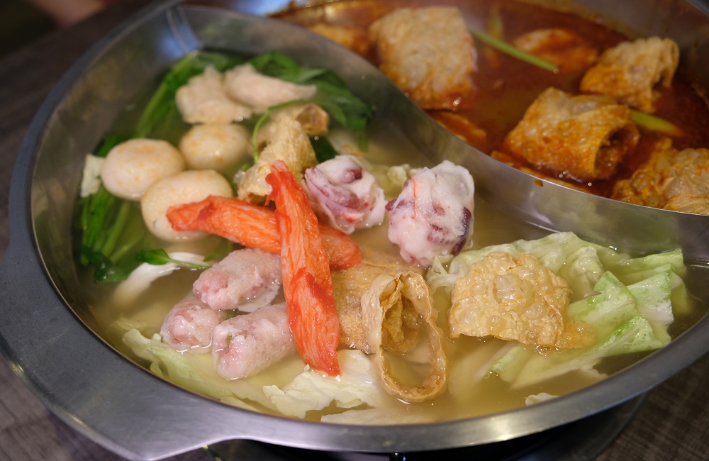 [台南]安平 玻璃牛溫體牛豬肉火鍋 玻璃花般的溫體牛肉 店家嚴選一般火鍋店吃不到的純手工火鍋料