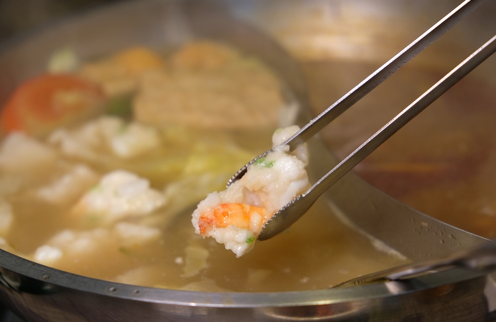 [台南]安平 玻璃牛溫體牛豬肉火鍋 玻璃花般的溫體牛肉 店家嚴選一般火鍋店吃不到的純手工火鍋料