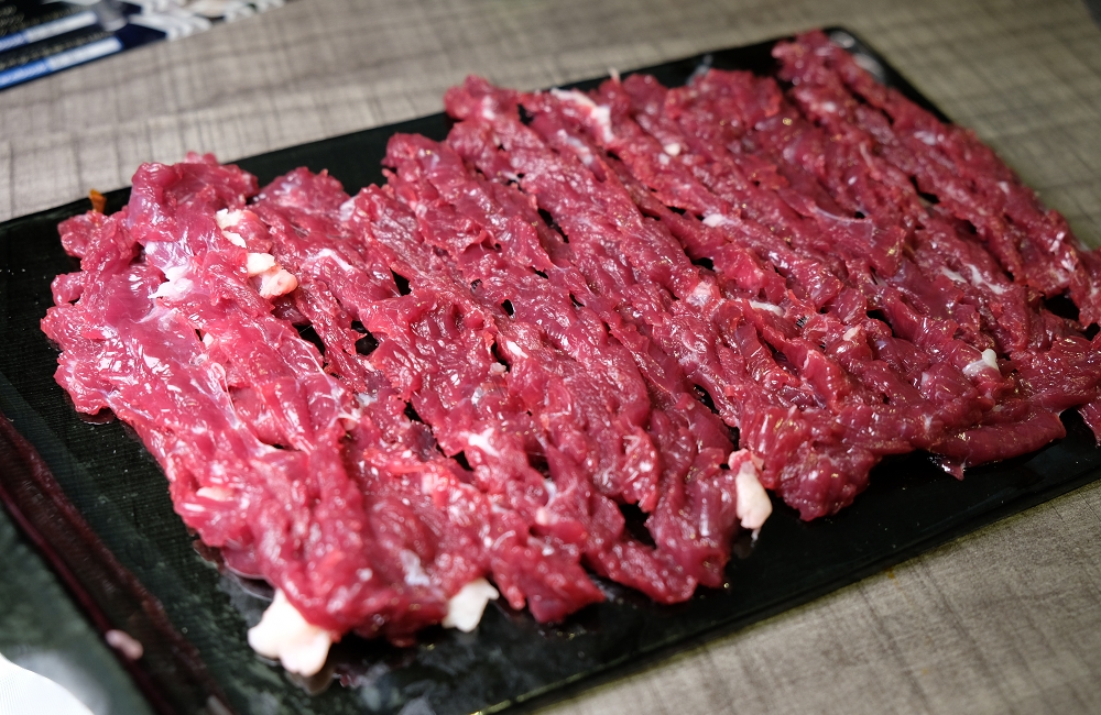 [台南]安平 玻璃牛溫體牛豬肉火鍋 玻璃花般的溫體牛肉 店家嚴選一般火鍋店吃不到的純手工火鍋料