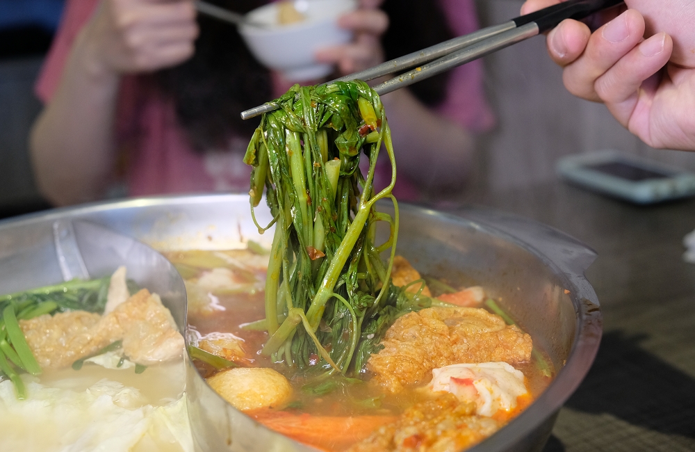 [台南]安平 玻璃牛溫體牛豬肉火鍋 玻璃花般的溫體牛肉 店家嚴選一般火鍋店吃不到的純手工火鍋料