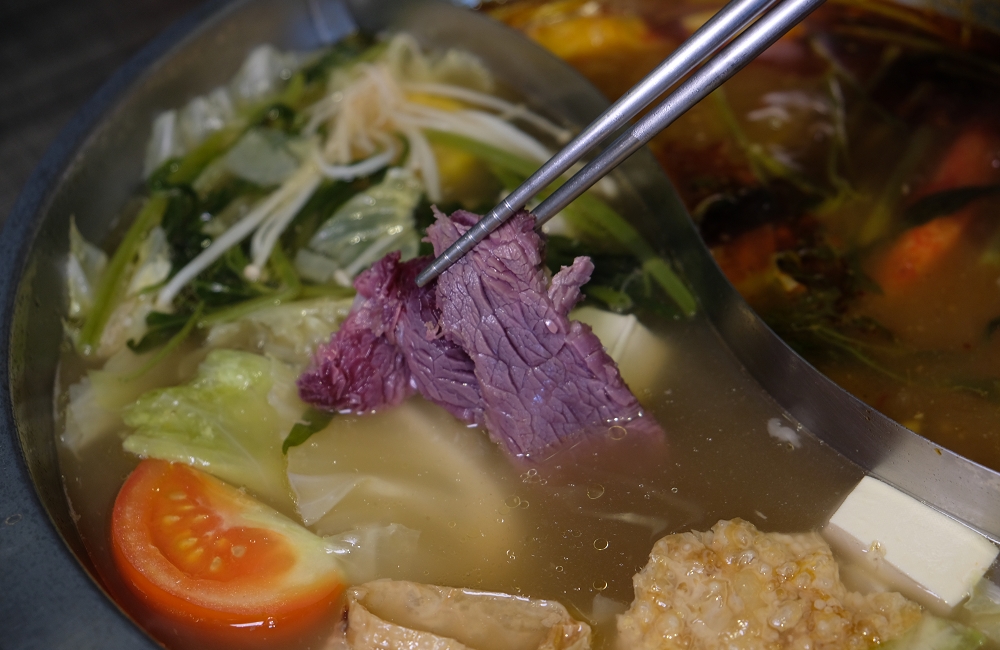 [台南]安平 玻璃牛溫體牛豬肉火鍋 玻璃花般的溫體牛肉 店家嚴選一般火鍋店吃不到的純手工火鍋料