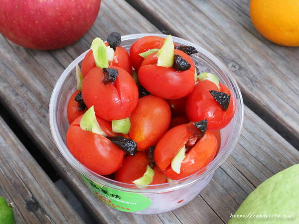 一品菓坊:新竹美食│一品菓坊〃城隍廟旁新開冰菓室,水果鮮新現切帶著走,冰品好吃又平價,激推超浮誇超牌鮮果盅~ 一品菓坊:新竹美食│一品菓坊〃城隍廟旁新開冰菓室,水果鮮新現切帶著走,冰品好吃又平價,激推超浮誇超牌鮮果盅~