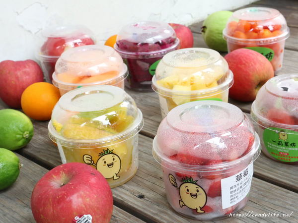 一品菓坊:新竹美食│一品菓坊〃城隍廟旁新開冰菓室,水果鮮新現切帶著走,冰品好吃又平價,激推超浮誇超牌鮮果盅~ 一品菓坊:新竹美食│一品菓坊〃城隍廟旁新開冰菓室,水果鮮新現切帶著走,冰品好吃又平價,激推超浮誇超牌鮮果盅~