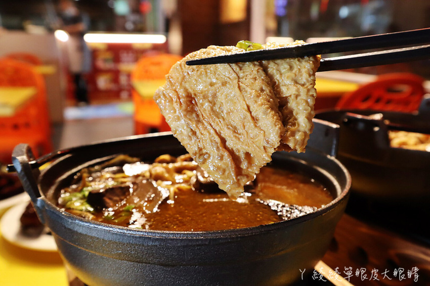一個人也可以吃薑母雞跟麻辣鴨血豆腐鍋！新竹城隍廟冰店推出個人平價鍋物陪你過冬