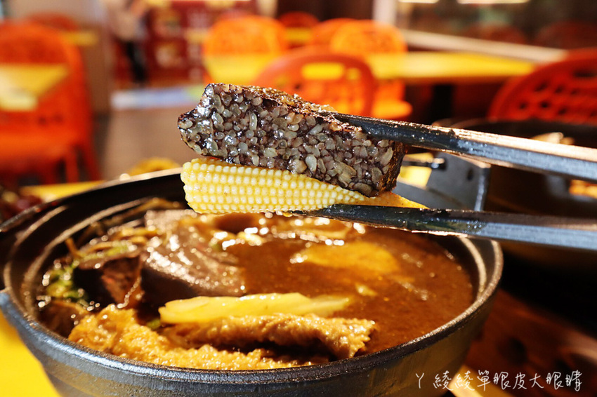 一個人也可以吃薑母雞跟麻辣鴨血豆腐鍋！新竹城隍廟冰店推出個人平價鍋物陪你過冬