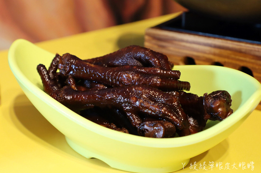 一個人也可以吃薑母雞跟麻辣鴨血豆腐鍋！新竹城隍廟冰店推出個人平價鍋物陪你過冬