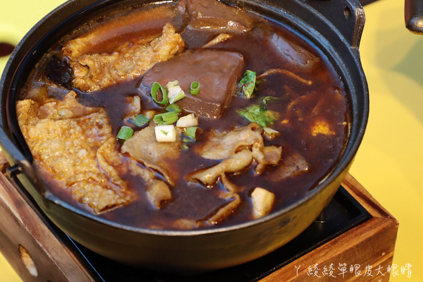 一個人也可以吃薑母雞跟麻辣鴨血豆腐鍋！新竹城隍廟冰店推出個人平價鍋物陪你過冬