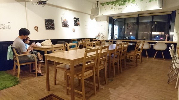 Awake Coffee(巨蛋店)：高雄~Awake Coffee (巨蛋店)~超好拍創意娃娃牆~萌萌噠貓爪蛋糕及貓咪拉花~美味餐點溫馨氣氛~值得推薦~