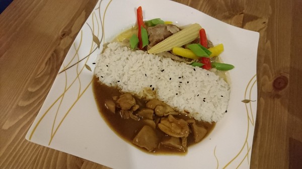 Awake Coffee(巨蛋店)：高雄~Awake Coffee (巨蛋店)~超好拍創意娃娃牆~萌萌噠貓爪蛋糕及貓咪拉花~美味餐點溫馨氣氛~值得推薦~