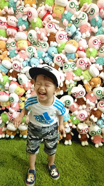 Awake Coffee(巨蛋店)：高雄~Awake Coffee (巨蛋店)~超好拍創意娃娃牆~萌萌噠貓爪蛋糕及貓咪拉花~美味餐點溫馨氣氛~值得推薦~