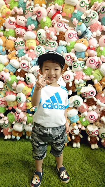 Awake Coffee(巨蛋店)：高雄~Awake Coffee (巨蛋店)~超好拍創意娃娃牆~萌萌噠貓爪蛋糕及貓咪拉花~美味餐點溫馨氣氛~值得推薦~