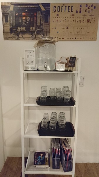 Awake Coffee(巨蛋店)：高雄~Awake Coffee (巨蛋店)~超好拍創意娃娃牆~萌萌噠貓爪蛋糕及貓咪拉花~美味餐點溫馨氣氛~值得推薦~