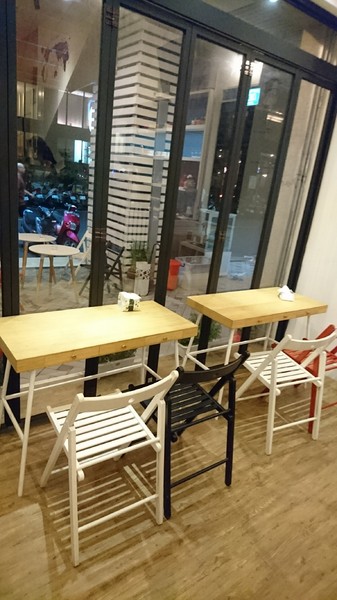 Awake Coffee(巨蛋店)：高雄~Awake Coffee (巨蛋店)~超好拍創意娃娃牆~萌萌噠貓爪蛋糕及貓咪拉花~美味餐點溫馨氣氛~值得推薦~