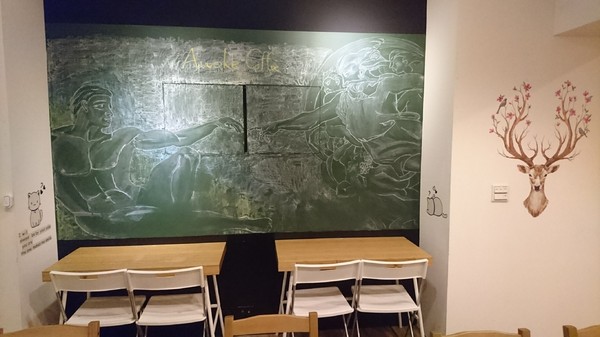 Awake Coffee(巨蛋店)：高雄~Awake Coffee (巨蛋店)~超好拍創意娃娃牆~萌萌噠貓爪蛋糕及貓咪拉花~美味餐點溫馨氣氛~值得推薦~