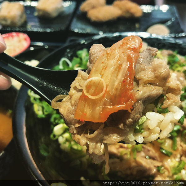 圓圓家愛吃貨—《南港美食》21種cp值超高丼飯,蔥跟肉滿到看不到飯,新丼就馬上行動!