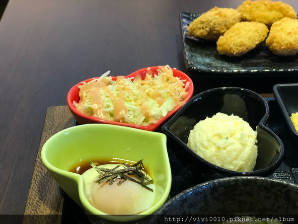 圓圓家愛吃貨—《南港美食》21種cp值超高丼飯,蔥跟肉滿到看不到飯,新丼就馬上行動!