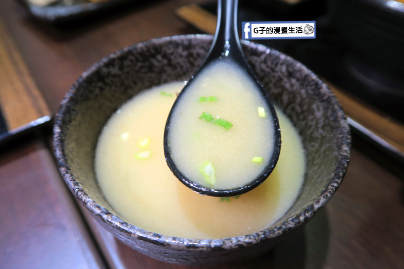 新丼日式丼飯專賣店-點丼飯就有附味增湯.高麗菜絲
