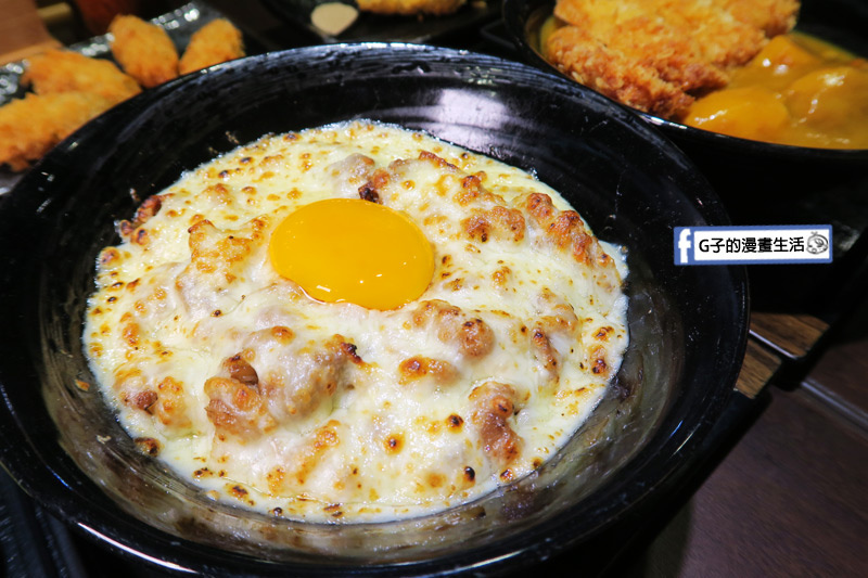 新丼日式丼飯專賣店-美式新丼 加上生雞蛋 牛肉可換豬肉