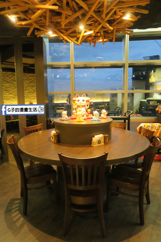 新丼日式丼飯專賣店-南港店CITY LINK 圓桌