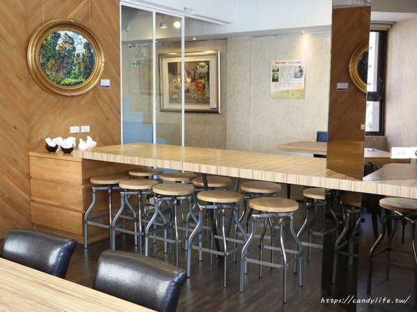 高冠 High Crown Café Bistro:台中美食│高冠咖啡餐酒館〃台中包場餐廳推薦,平日提供商業午餐,還會不定期舉辦紅酒晚宴~