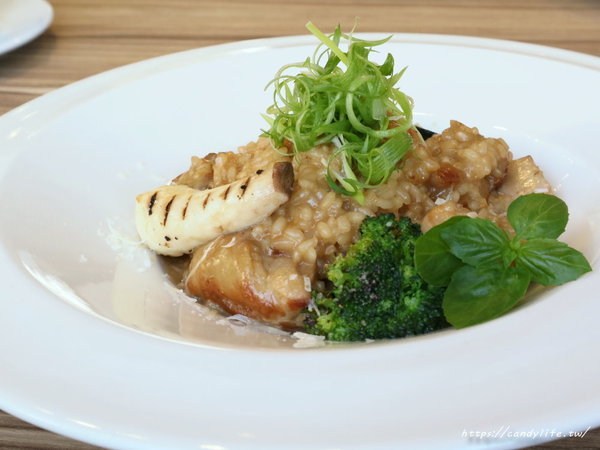 高冠 High Crown Café Bistro:台中美食│高冠咖啡餐酒館〃台中包場餐廳推薦,平日提供商業午餐,還會不定期舉辦紅酒晚宴~