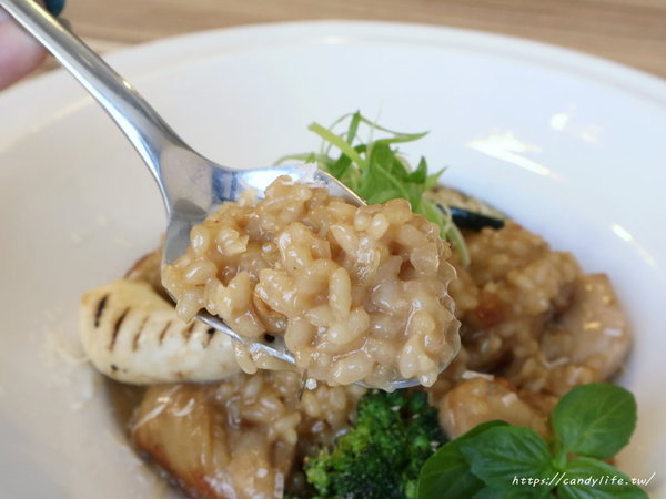 高冠 High Crown Café Bistro:台中美食│高冠咖啡餐酒館〃台中包場餐廳推薦,平日提供商業午餐,還會不定期舉辦紅酒晚宴~