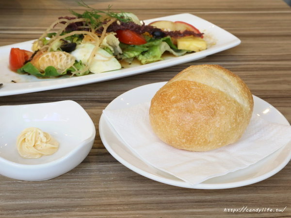 高冠 High Crown Café Bistro:台中美食│高冠咖啡餐酒館〃台中包場餐廳推薦,平日提供商業午餐,還會不定期舉辦紅酒晚宴~