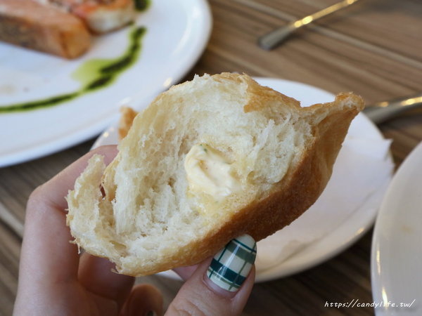 高冠 High Crown Café Bistro:台中美食│高冠咖啡餐酒館〃台中包場餐廳推薦,平日提供商業午餐,還會不定期舉辦紅酒晚宴~