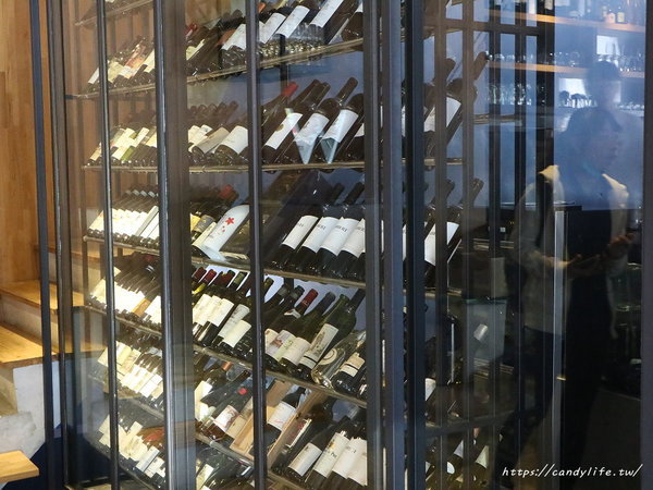 高冠 High Crown Café Bistro:台中美食│高冠咖啡餐酒館〃台中包場餐廳推薦,平日提供商業午餐,還會不定期舉辦紅酒晚宴~