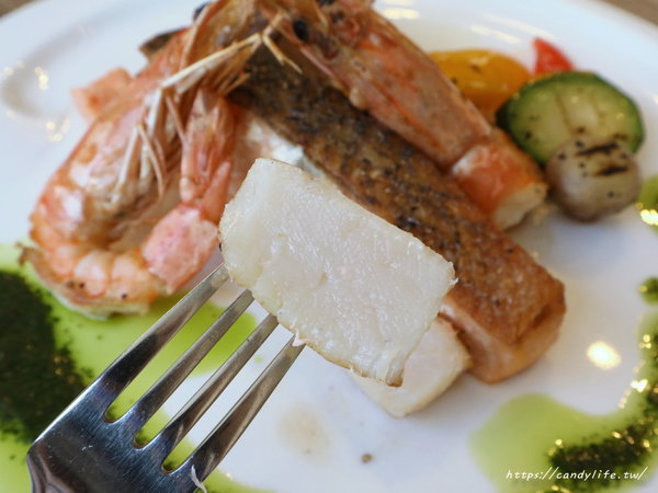 高冠 High Crown Café Bistro:台中美食│高冠咖啡餐酒館〃台中包場餐廳推薦,平日提供商業午餐,還會不定期舉辦紅酒晚宴~