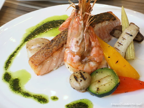 高冠 High Crown Café Bistro:台中美食│高冠咖啡餐酒館〃台中包場餐廳推薦,平日提供商業午餐,還會不定期舉辦紅酒晚宴~