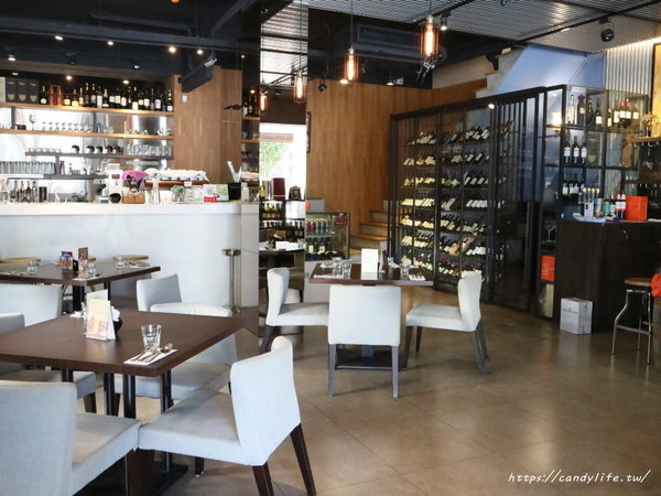 高冠 High Crown Café Bistro:台中美食│高冠咖啡餐酒館〃台中包場餐廳推薦,平日提供商業午餐,還會不定期舉辦紅酒晚宴~