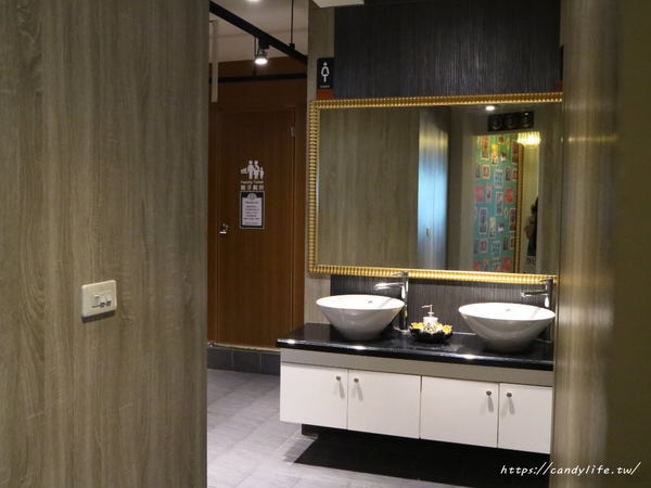 七拾間以上 麻辣大腸麵線 甜不辣:台中美食│七拾間以上 麻辣大腸麵線 甜不辣〃來自台北口味,甜不辣吃完加湯超讚,有冷氣內用區,還有兒童遊戲室~