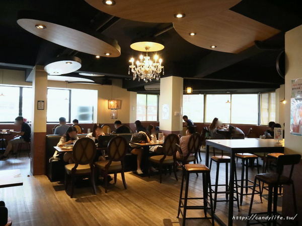 七拾間以上 麻辣大腸麵線 甜不辣:台中美食│七拾間以上 麻辣大腸麵線 甜不辣〃來自台北口味,甜不辣吃完加湯超讚,有冷氣內用區,還有兒童遊戲室~