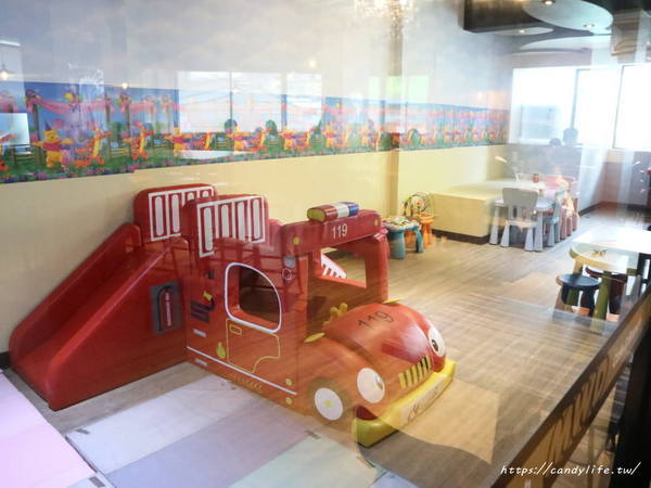 七拾間以上 麻辣大腸麵線 甜不辣:台中美食│七拾間以上 麻辣大腸麵線 甜不辣〃來自台北口味,甜不辣吃完加湯超讚,有冷氣內用區,還有兒童遊戲室~