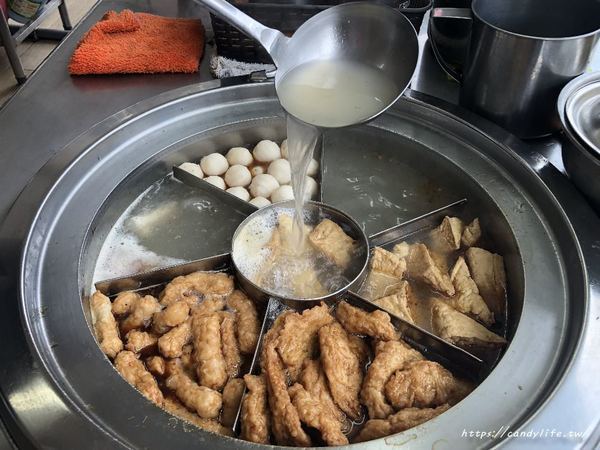 七拾間以上 麻辣大腸麵線 甜不辣:台中美食│七拾間以上 麻辣大腸麵線 甜不辣〃來自台北口味,甜不辣吃完加湯超讚,有冷氣內用區,還有兒童遊戲室~