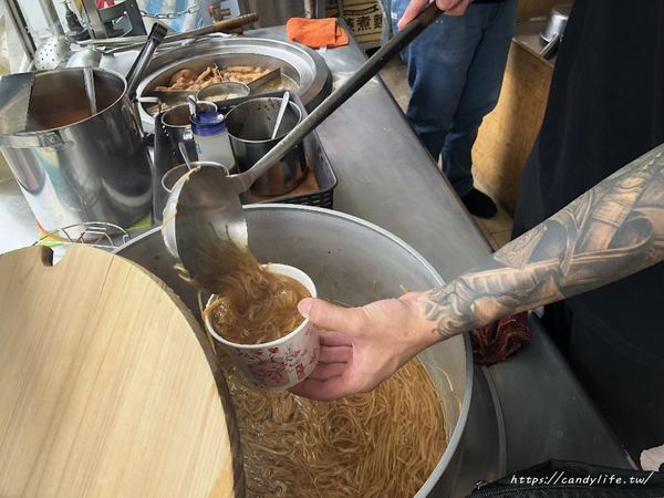 七拾間以上 麻辣大腸麵線 甜不辣:台中美食│七拾間以上 麻辣大腸麵線 甜不辣〃來自台北口味,甜不辣吃完加湯超讚,有冷氣內用區,還有兒童遊戲室~